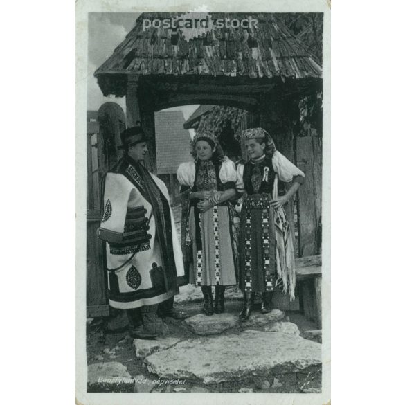 1943 - Bánfihunyad. Népviselet. Fotólap, képeslap. (2791049)