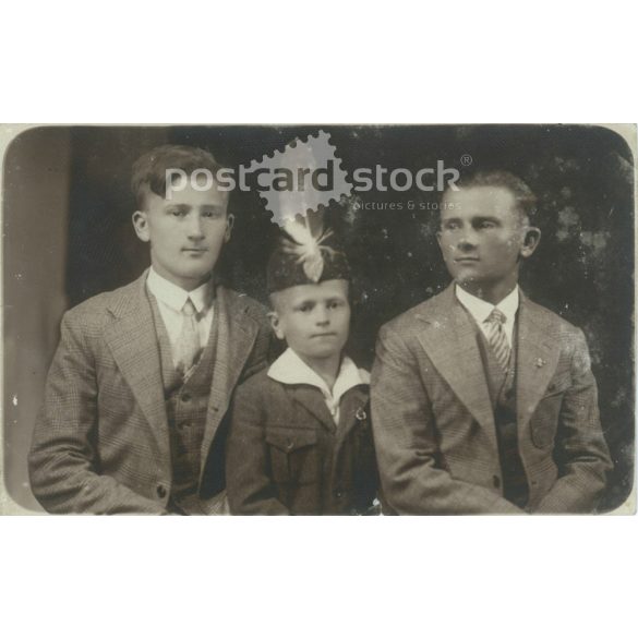 1928 - Fivérek. Fotólap, képeslap. (2791119)