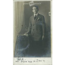1911 - Fiatal tisztviselő. Fotólap, képeslap. (2791214)