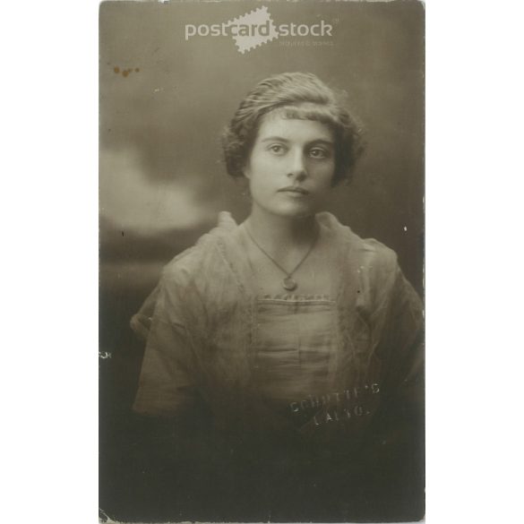1921 – Fiatal nő portréja. Öcsémnek emlékül felirattal. Fotólap, képeslap. (2791340)