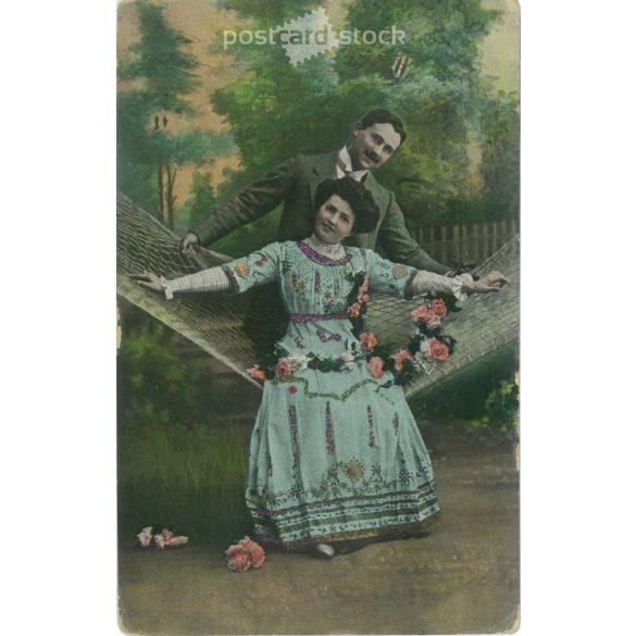 1910 - Romantikus képeslap. Színezett fotólap. (2791341)