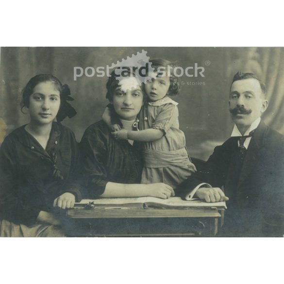 1915 - Családi fotó. Fotólap, képeslap. (2791351)