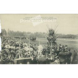   1905 – Párizs. XIII. Alphonse látogatása. Vincennes-i katonai szemle az elnöki hintóval. Fotólap, képeslap. (2791502)