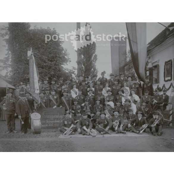 1907 - Császári és királyi (K.u.K.) Katonai Veterán Szövetség zászlószalag avató ünnepsége. Nagyméretű antik fotó. (2791506)