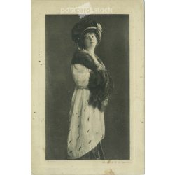   1911 - A bundás hölgy. Fekete-fehér fotólap, képeslap. (2791592)