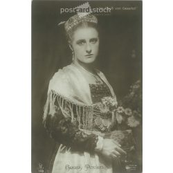   „Henny” Porten a némafilm korszak német színésznője és filmproducere volt, Németország első nagy filmsztárja. Fotólap, képeslap. (2791682)