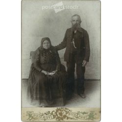   Idős házaspárról készült kabinetfotó, az 1900-as évek elejéről. (2791715)
