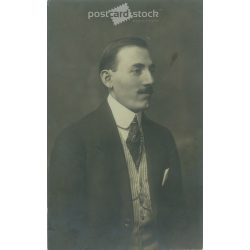  Dunky Elek, fényképészeti műterme. Kolozsvár. Férfi portré. Képeslap, fotólap. (2791768)