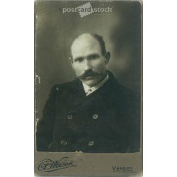   Weiser fotóműteremben készült kabinetfotó. Versec. A képen Martin János szerb módos ember látható. 1900-as évek. (2791796)
