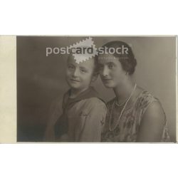   Édesanya fiával műtermi, portréfotó. 1930-as évek. (2791799)