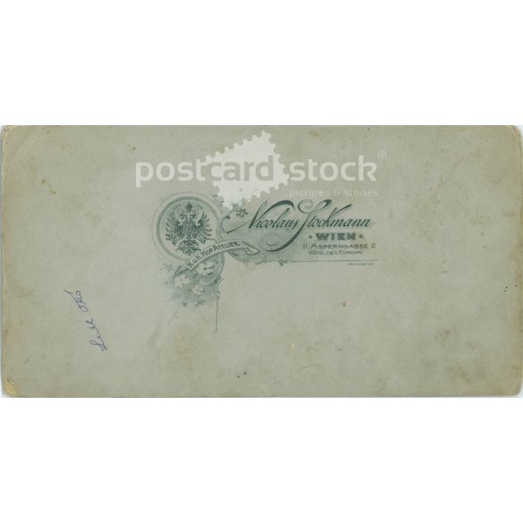 Nicolay Stockmann, bécsi fotoműtermében készült kabinetfotó. Ledl Ottó portréfotója, kalappal és sétapálcával, divatos bajusz viselettel. (2791800)