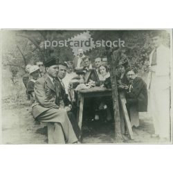   1937 - Baráti társaság, kerti összejövetelen, Gyömrőn. Eredeti papírkép. (2791801)