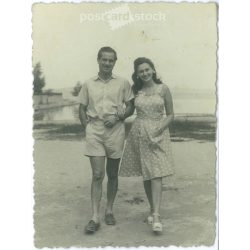   1947 - Balatonlelle, séta a parton. Képeslap, fotólap. (2791869)