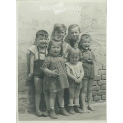   „Összeesküvők”a lebukás pillanatában. Fotólap, eredeti papírkép. (2791900)