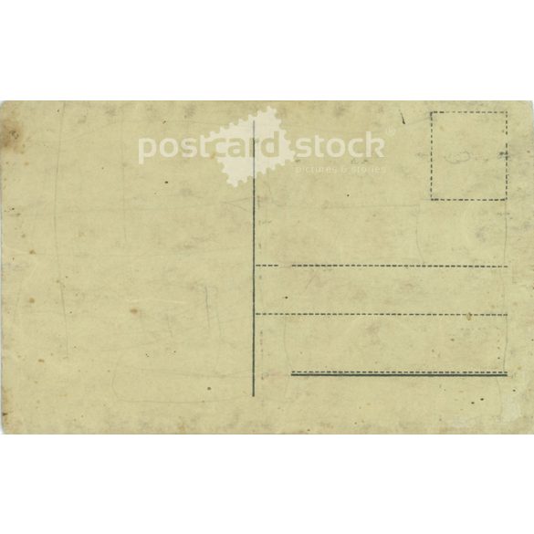 Elegáns, tehetős fiatalember kalapban cigarettával. Műtermi felvétel, fotólap. 1920-as, 1930-as évek. (2791903)