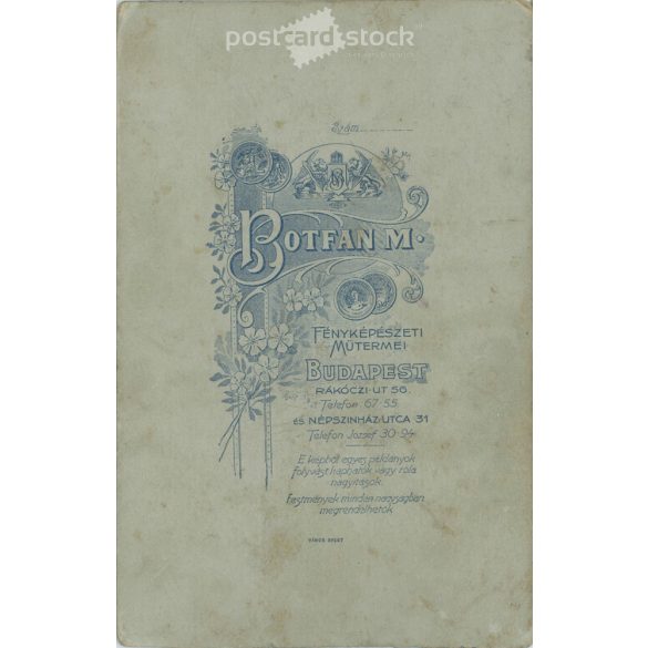 Botfan M. fotóműtermében készült, fiatal fivérek egészalakos fotója, elegáns öltönyben. Budapest. Eredeti papírkép. Kabinetfotó / keményhátú fotó. (2791947)
