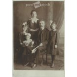 Családi fotó, eredeti papírkép, műtermi felvétel a századforduló elejéről. (2791948)