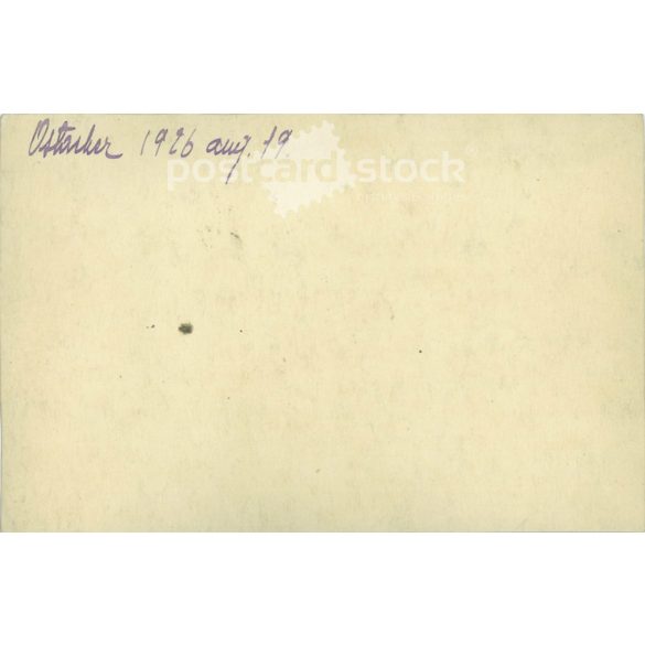 1926 - Csoportkép a szabadban, nők, gyerekek és papok. Eredeti papírkép. (2791950)