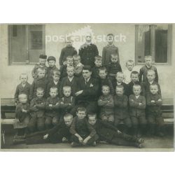   1927 - Iskolai osztálykép, tele apró egyéniségekkel. Eredeti papírkép. (2791951)