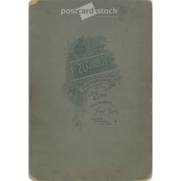 Tehetős, fiatal férfi, egészalakos, műtermi fotója. New York. Wendel fotóműtermében készített Kabinetfotó / keményhátú fotó / vizitkártya, CDV fotó. (2791952)