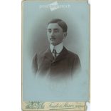 Fantó és Steiner, gyöngyösi fotóműtermében készült kabinetfotó. Gyurasovits Ferenc, művészi portréfotója. Kabinetfotó / keményhátú fotó / vizitkártya, CDV fotó. (2791957)