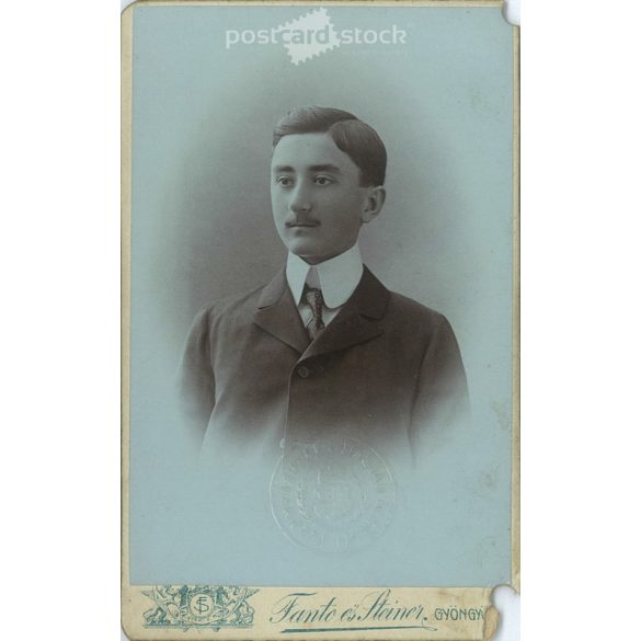 Fantó és Steiner, gyöngyösi fotóműtermében készült kabinetfotó. Gyurasovits Ferenc, művészi portréfotója. Kabinetfotó / keményhátú fotó / vizitkártya, CDV fotó. (2791957)