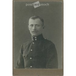   Fiatal katonatiszt műtermi portréfotója, Kabinetfotó / keményhátú fotó / vizitkártya, CDV fotó. (2791960)