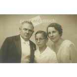Tauber Malvin, Üllői úti fényképészeti műtermében készült fotó középosztálybeli családról. Eredeti papírkép. 1920-as évek körül. (2791967)