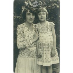   1933 - „Anya és lánya” fotó a kertben. Eredeti papírkép. Képeslap, fotólap. (2791972)