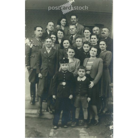 1943 - Karácsonyi összejövetel Veronkánál. Alkalmi csoportkép. Eredeti papírkép. Képeslap, fotólap. (2791980)