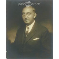   Fiatal, középosztálybeli férfi műtermi fotója. Eredeti papírkép. 1930-as évek körül. (2791984)