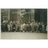 1939 - Alkalmi csoportkép, Budapest, Nemzetközi Vásáron. Eredeti papírkép. (2792003)