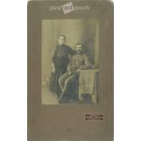 1915 - ADRIA, fényképészeti műterem, Debrecen. Házaspár egészalakos, felvétele. Kabinetfotó / keményhátú fotó / vizitkártya, CDV fotó. (2792004)