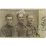 cca 1939 - Adler, fényképészeti műterem, Debrecen. Bajtársak egyenruhában, csoportkép színezett papírkép, portréfotó. Eredeti papírkép. (2792007)