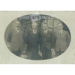   Férfiak, csoportkép a szabadban. Eredeti, papírkép. (2792014)