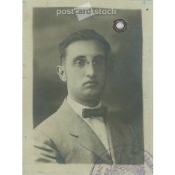   Fiatal férfi portréfotója. Eredeti, kisméretű igazolványkép, papírkép. (2792021)