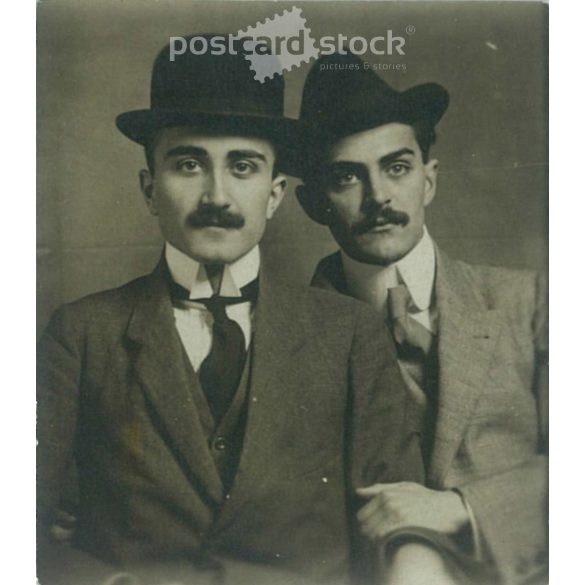 Fivérek portréfotója. Kisméretű eredeti papírkép. (2792022)