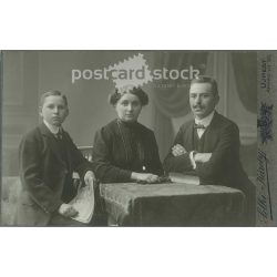   Sellei Károly fényképészeti műterem, Magyarország, Újpest. Családi fotó, műtermi felvétel. Nagyon szép fényekkel. Kabinetfotó / keményhátú fotó / vizitkártya, CDV fotó. (2792038)