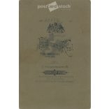 1911 - Ferdinand Kral fényképészeti műterem, Bécs. Egészalakos műtermi fotó. Kislány kosárral. Kabinetfotó / keményhátú fotó / vizitkártya, CDV fotó. (2792105)