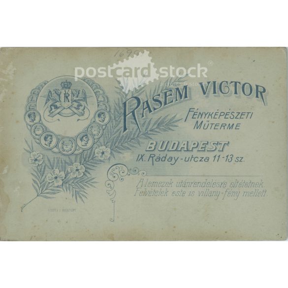 1900-as évek eleje. Rasem Victor fényképészeti műterme, Budapest. Egészalakos műtermi fotó. Fiatalember, elegáns öltözékben, bajusszal. Kabinetfotó / keményhátú fotó / vizitkártya, CDV fotó. (2792106)