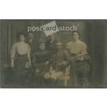 1900-as évek eleje. Elbl és Pietsch fényképészeti műterem, Budapest. Családi egészalakos műtermi csoportkép. Kabinetfotó / keményhátú fotó / vizitkártya, CDV fotó. (2792112)