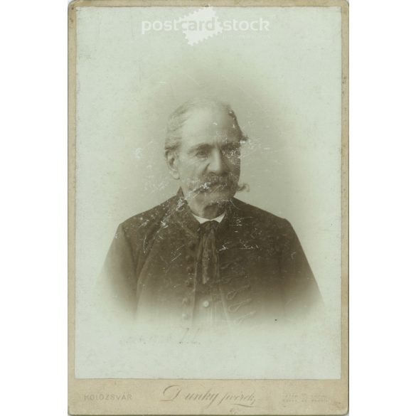 1800-as évek vége. Dunky fivérek fényképészeti műterem, Kolozsvár. Idős férfi műtermi portréfotója. Díszes, előkelő öltözékben. Kabinetfotó / keményhátú fotó / vizitkártya, CDV fotó. (2792115)