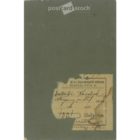 1900-as évek eleje. Pataki Károlyné képnagyító műterem, Budapest. Félalakos műtermi fotó. Idős férfi, elegáns öltözékben. Kabinetfotó / keményhátú fotó / vizitkártya, CDV fotó. (2792118)