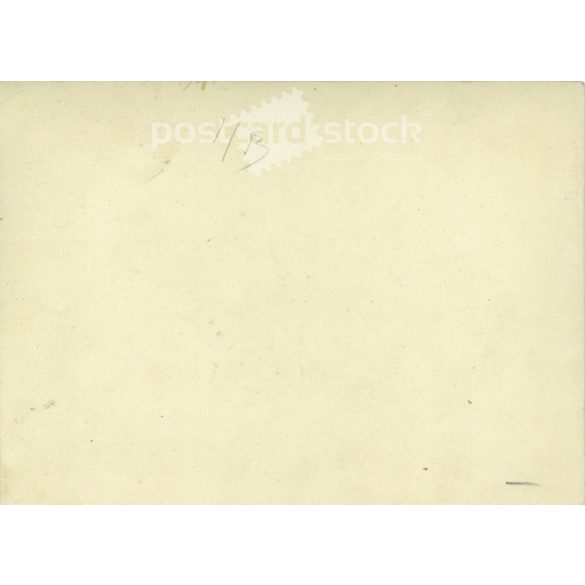 1930-as évek. Rosbaud fényképészeti műterme, Budapest. Egészalakos műtermi fotó, csoportkép. Fiatal lányok masnival és pöttyökkel. Eredeti papírkép. (2792123)