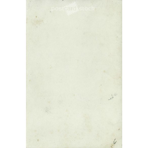 1910-es évek. Egészalakos, műtermi felvétel, középkorú hölgyről. Eredeti papírkép, zselatinos ezüst. A készítője ismeretlen. (2792152)