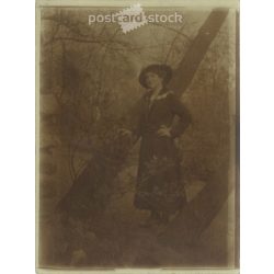   1930-as évek. Pittner Irma látható a fotón. Eredeti papírkép. (2792155)