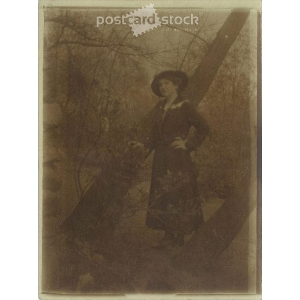 1930-as évek. Pittner Irma látható a fotón. Eredeti papírkép. (2792155)