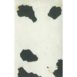 1920-as évek. Elegáns, fiatal nő fotója, korabeli divatos frizurával, nyakékkel. Eredeti papírkép.  (2792159)