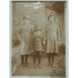   1920-as, 30-as évek. A nővérek és a kis öcsi. Eredeti papírkép. (2792161)