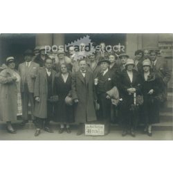   1926 - Karlsbad. Nyaraló túristák csoportja. Fekete-fehér fotólap, képeslap. (2792166)